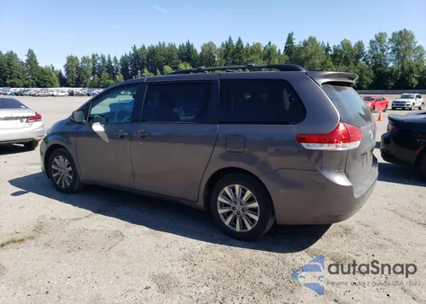 2012 Toyota Sienna Xle z USA, uszkodzony, nr VIN 5TDDK3DC5CS036642